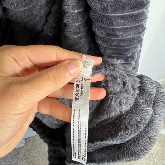 Anthropologie Mariposa Gray Fuzzy Soft Robe Lounge Cozy Size M/L - Picture 5 of 9